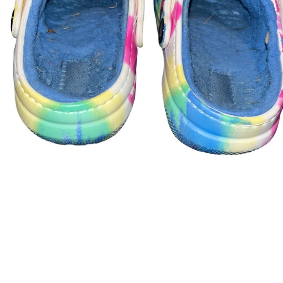 Girls CLASSIC LINED TIE-DYE CLOG Crocs child size 12 kids fuzzy lined pink blue - Picture 2 of 4